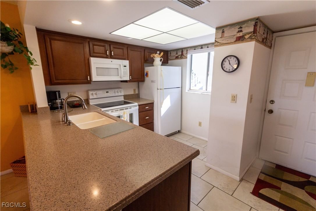 8200 Summerlin Village Circle #101, Fort Myers, FL 33919 photo 4