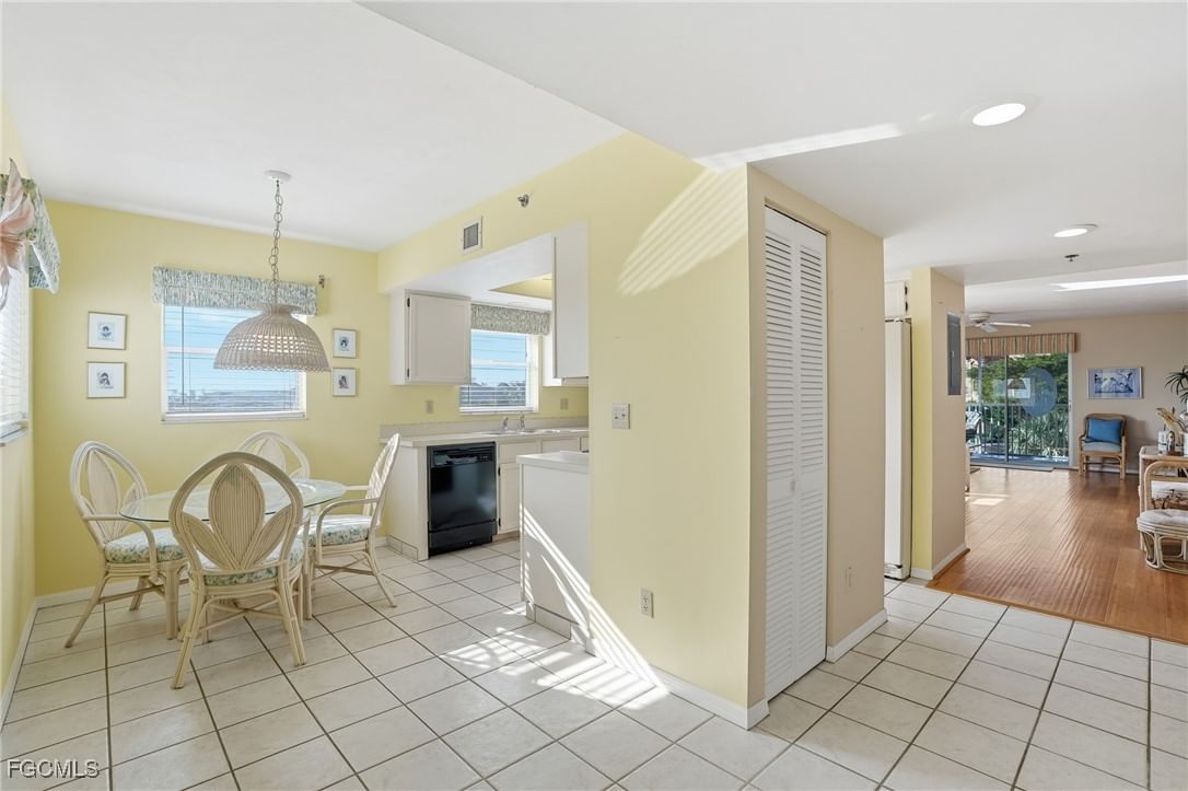 4591 Bay Beach Lane #294, Fort Myers Beach, FL 33931 photo 4