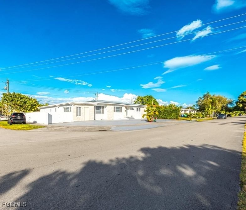 9365 SW 44th St St, Miami, FL 33165 photo 2