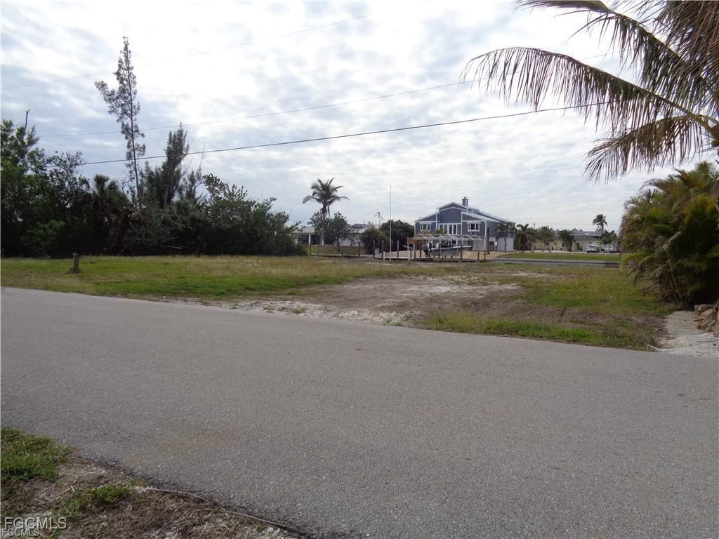 2947 Cussell Drive, St James City, FL 33956 photo 4