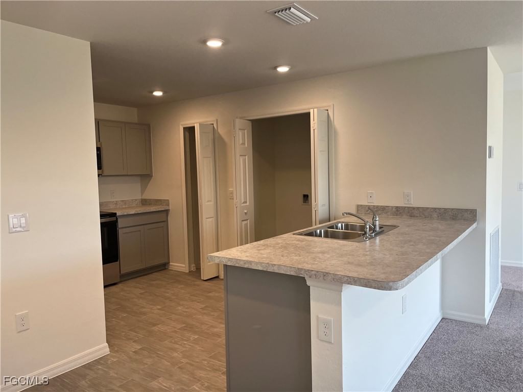3218 NE 14th Place, Cape Coral, FL 33909 photo 3