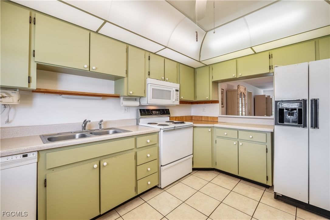 6992 Edgewater Circle, Fort Myers, FL 33919 photo 4