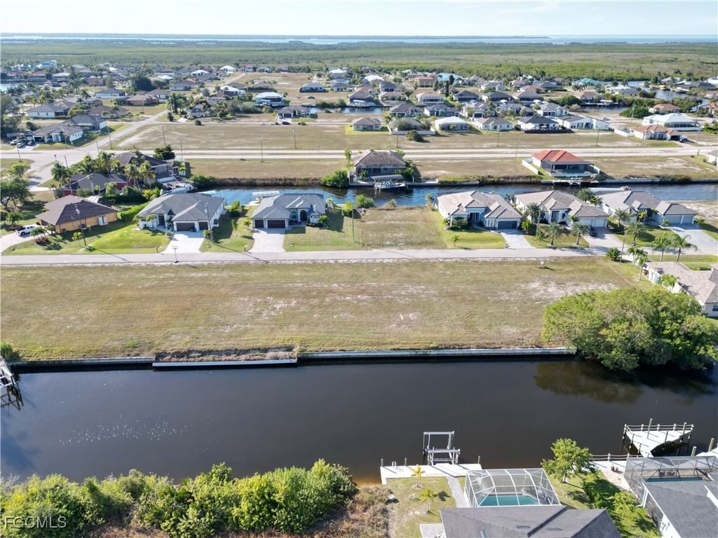 1221 NW 39th Avenue, Cape Coral, FL 33993 photo 4