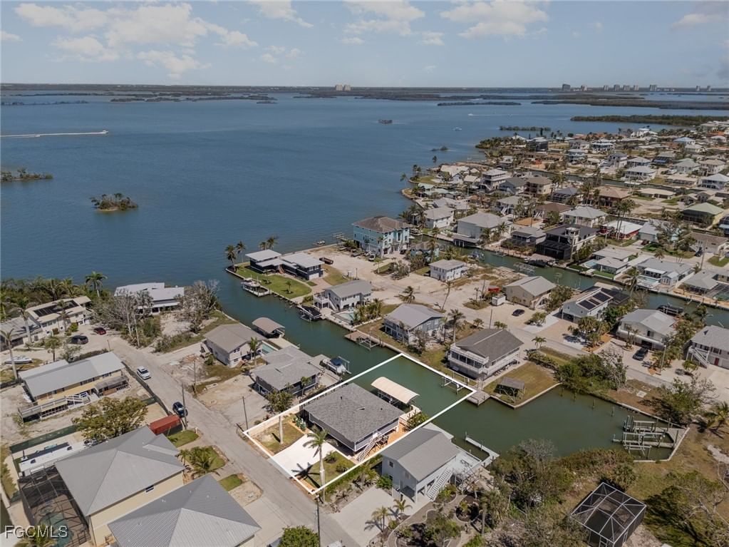 240 Driftwood Lane, Fort Myers Beach, FL 33931 photo 3
