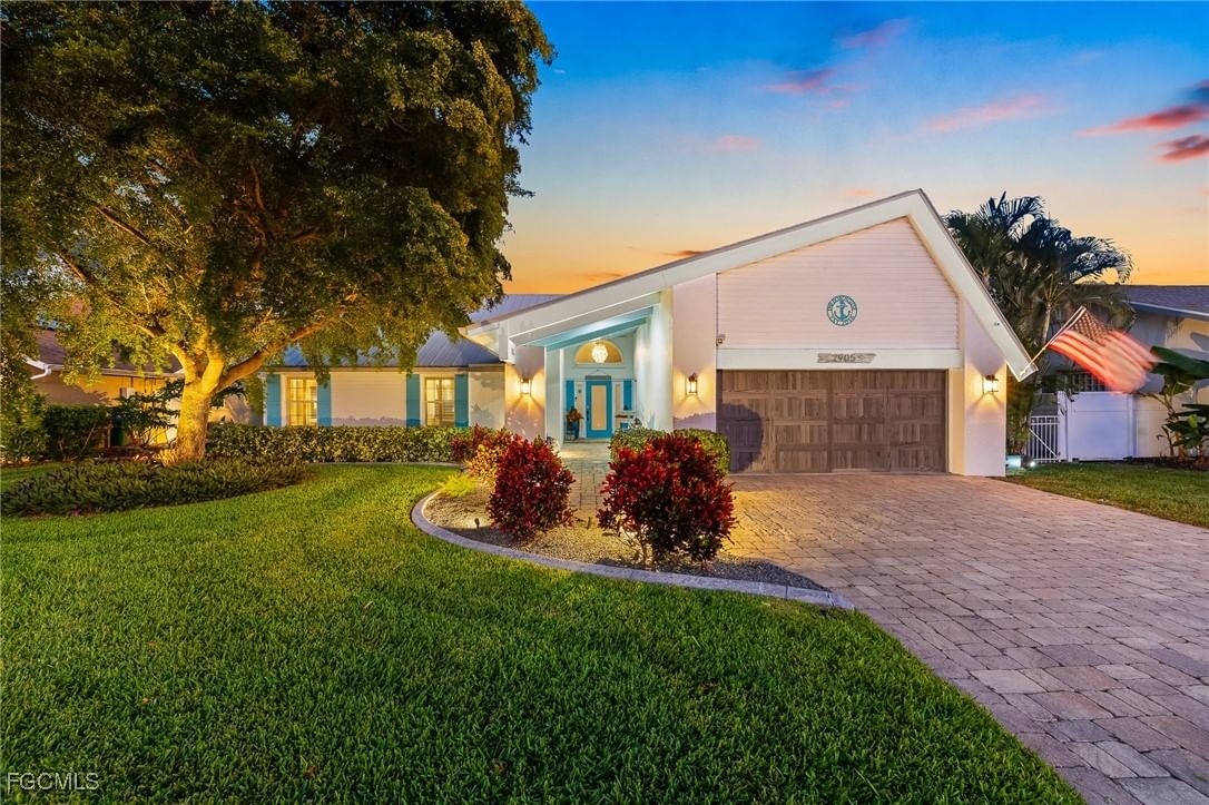 2905 SE 22nd Place, Cape Coral, FL 33904 photo 2