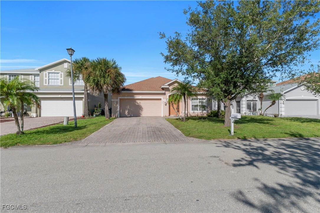 8125 Silver Birch Way, Lehigh Acres, FL 33971 photo 4
