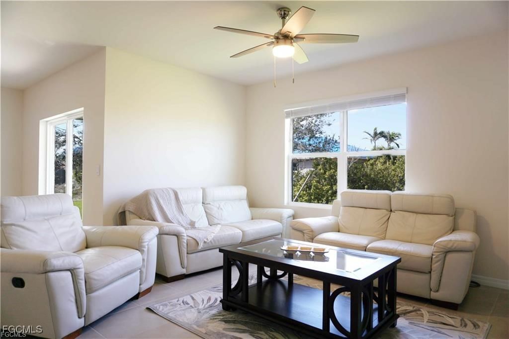 517 Kismet Parkway W, Cape Coral, FL 33993 photo 2