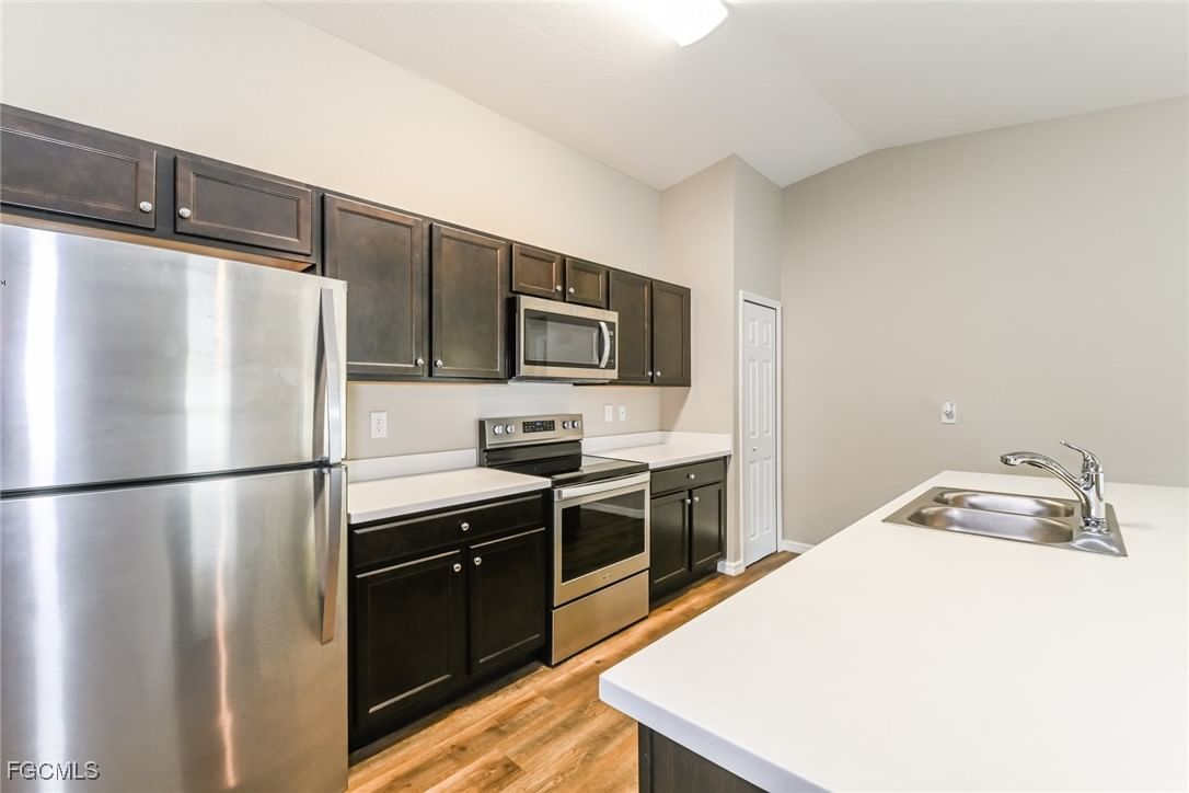 509 SW 7th Place, Cape Coral, FL 33991 photo 5
