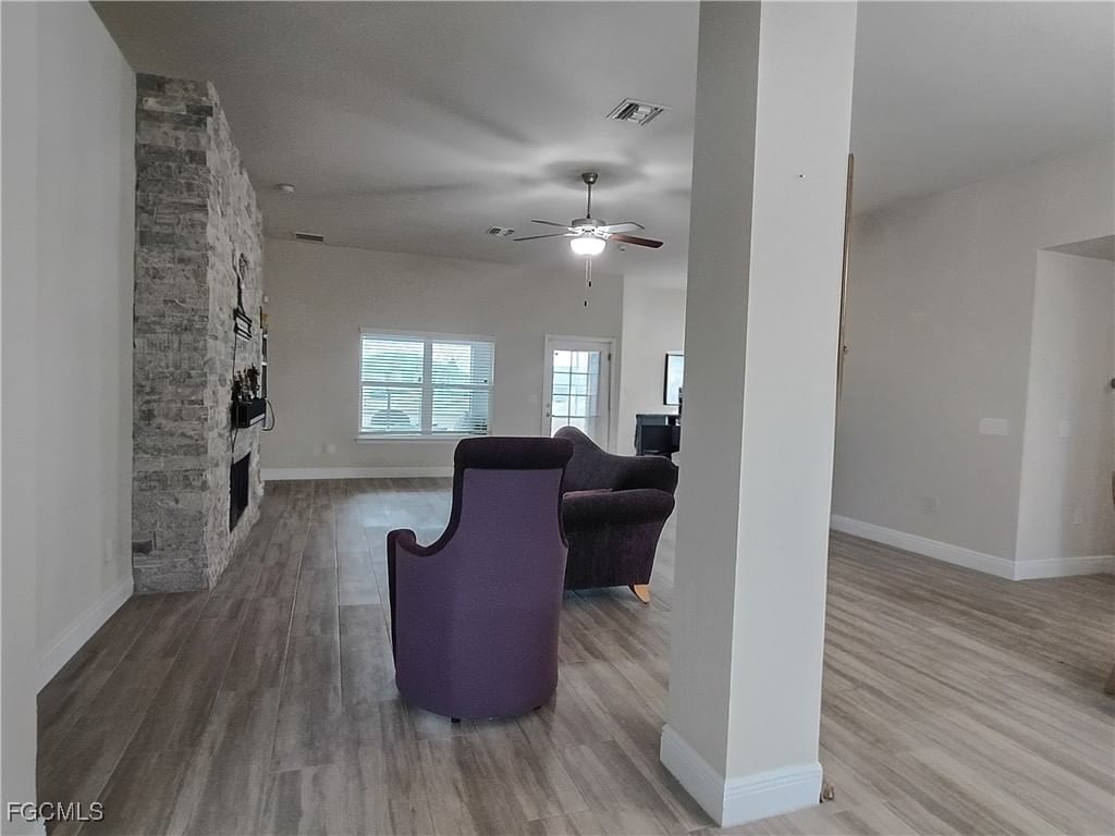 1426 NE 5th Place, Cape Coral, FL 33909 photo 4