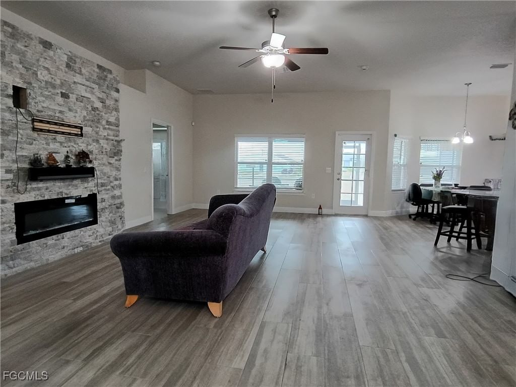1426 NE 5th Place, Cape Coral, FL 33909 photo 5