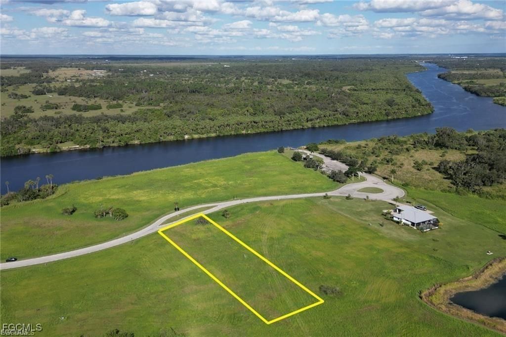 2023 Silk Bay Boulevard, Alva, FL 33920 photo 2