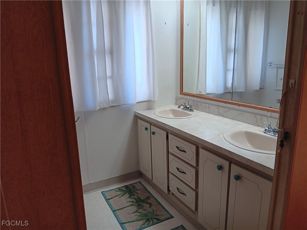 610 Friendly Place, North Fort Myers, FL 33917 photo 4