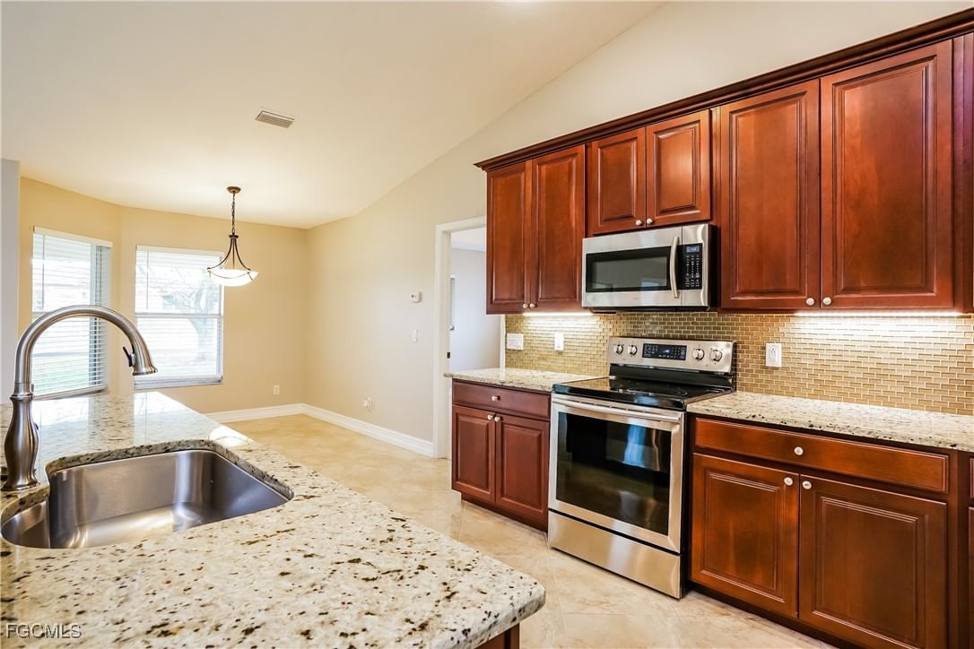 229 NE 7th Place, Cape Coral, FL 33909 photo 4