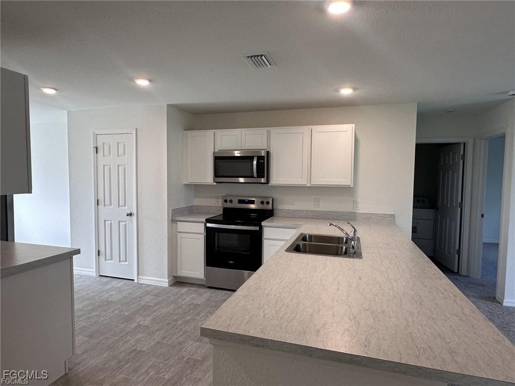 3206 NE 14th Place, Cape Coral, FL 33909 photo 2