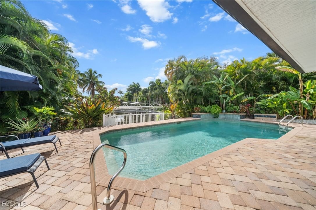 1030 Aqua Lane, Fort Myers, FL 33919 photo 2
