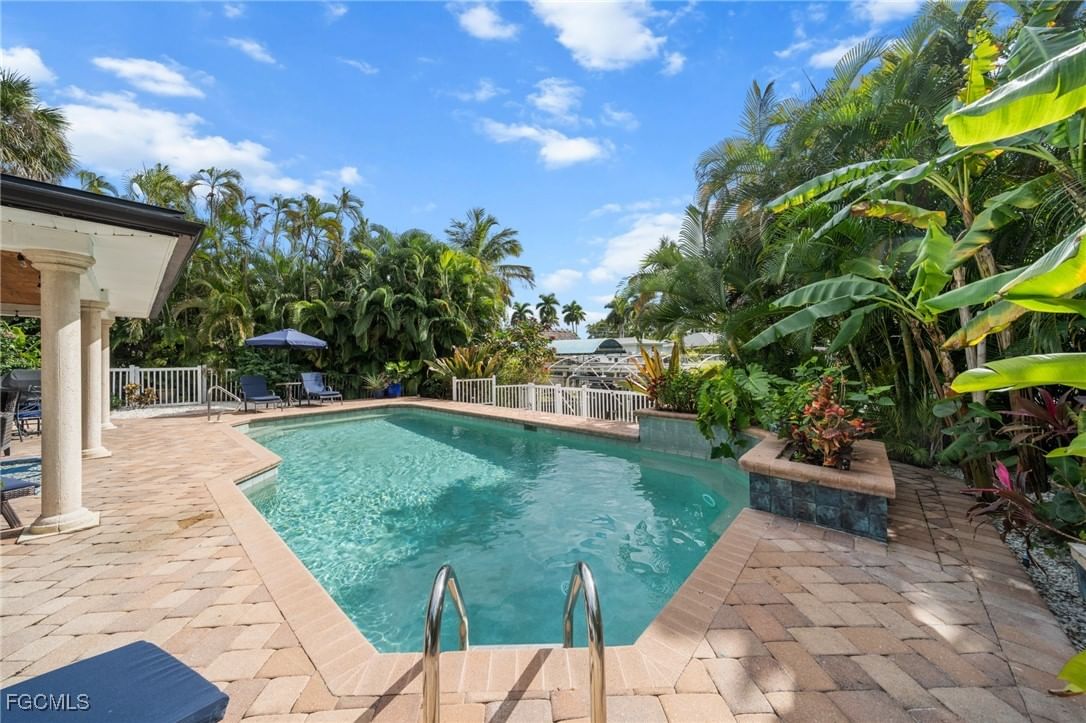 1030 Aqua Lane, Fort Myers, FL 33919 photo 5
