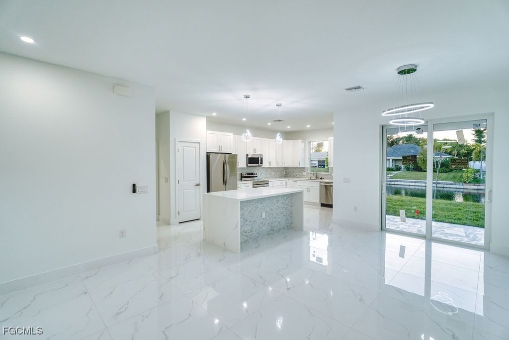 34 SE 23rd Place, Cape Coral, FL 33990 photo 4