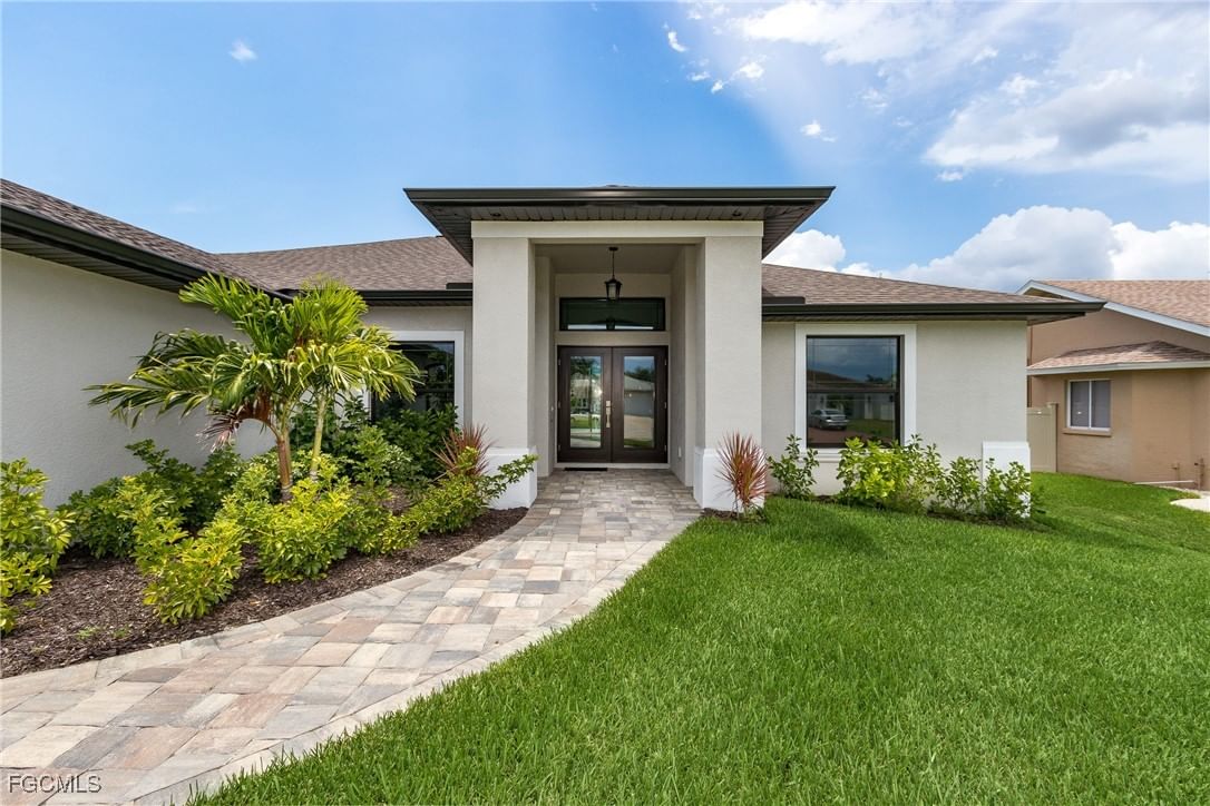 346 SW 28th Place, Cape Coral, FL 33991 photo 2