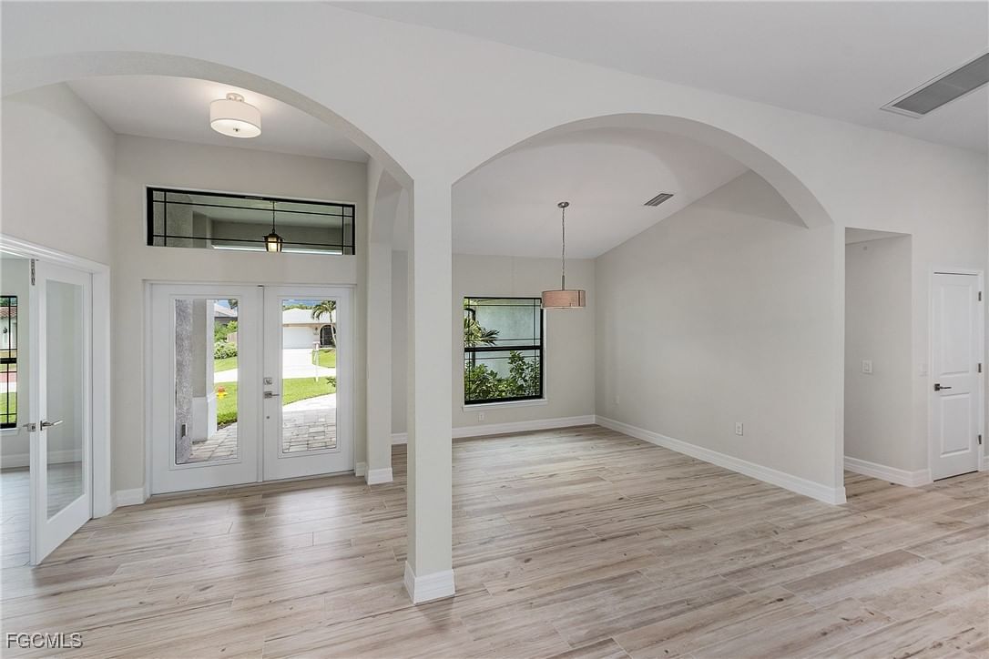 346 SW 28th Place, Cape Coral, FL 33991 photo 4