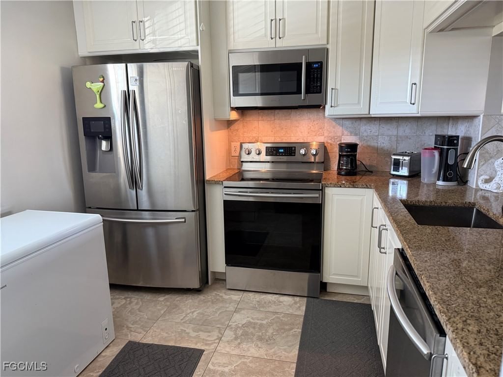 1747 Pebble Beach Drive #207, Fort Myers, FL 33907 photo 3