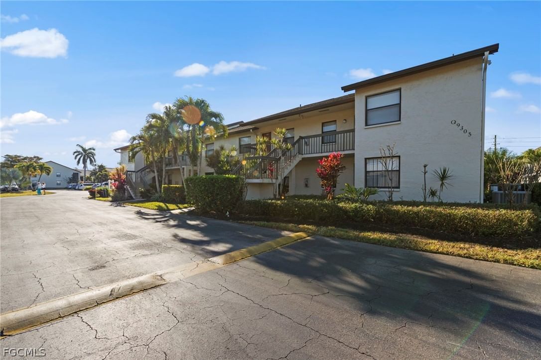 9305 Lake Park Drive #102, Fort Myers, FL 33919 photo 4