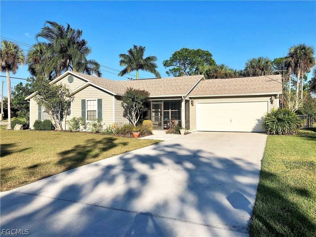 32 Lincoln Avenue, Lehigh Acres, FL 33936 photo 2