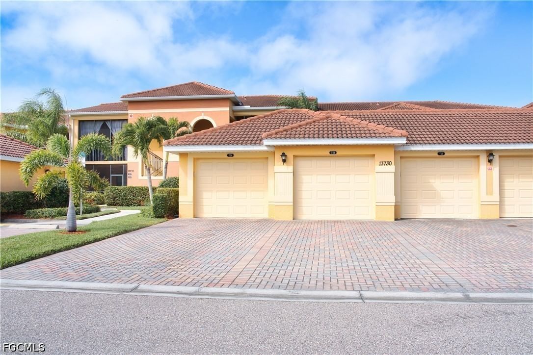 13730 Julias Way #726, Fort Myers, FL 33919 photo 3
