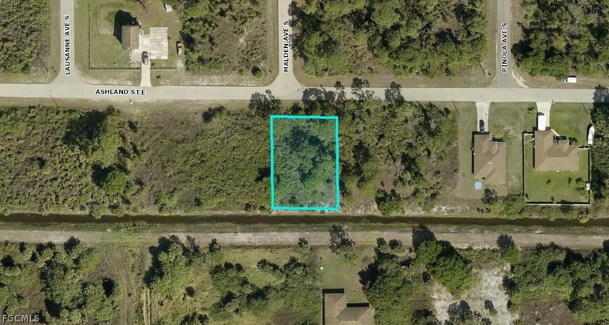 736 Ashland Street E, Lehigh Acres, FL 33974 photo 2