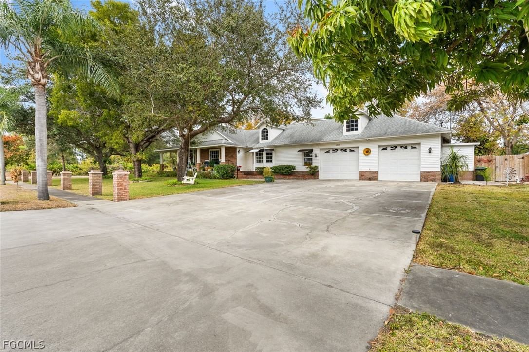 2724 3rd Street SW, Lehigh Acres, FL 33976 photo 2
