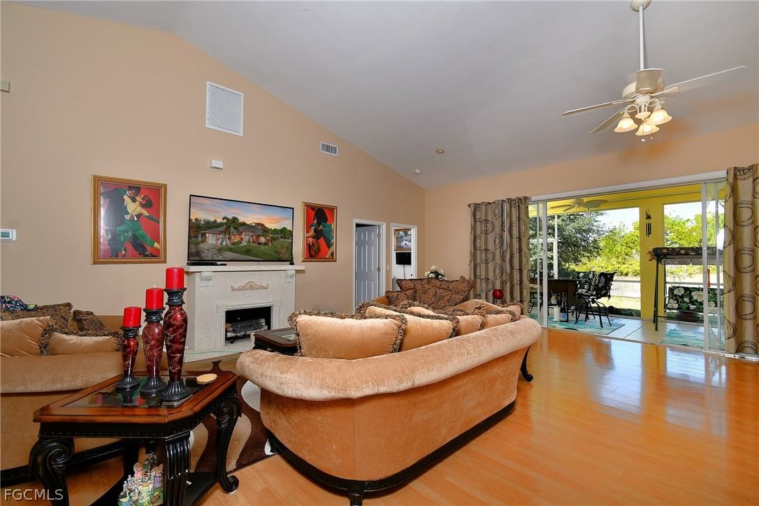 836 Worth Avenue S, Lehigh Acres, FL 33974 photo 4