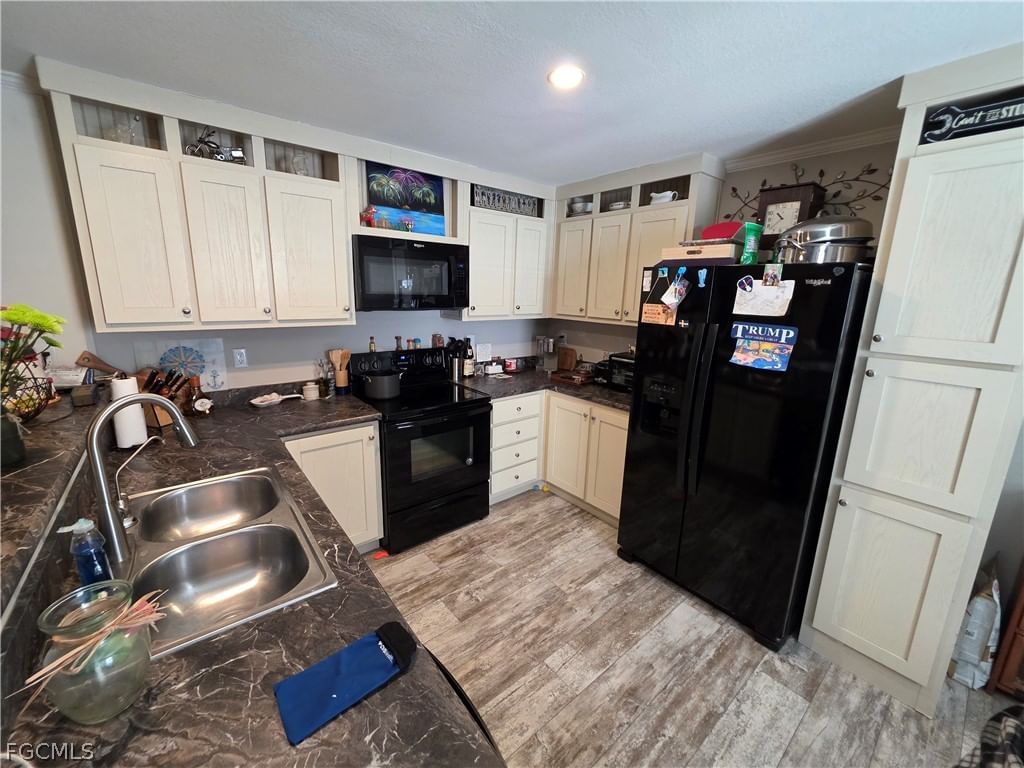 8085 Hart Drive, North Fort Myers, FL 33917 photo 4
