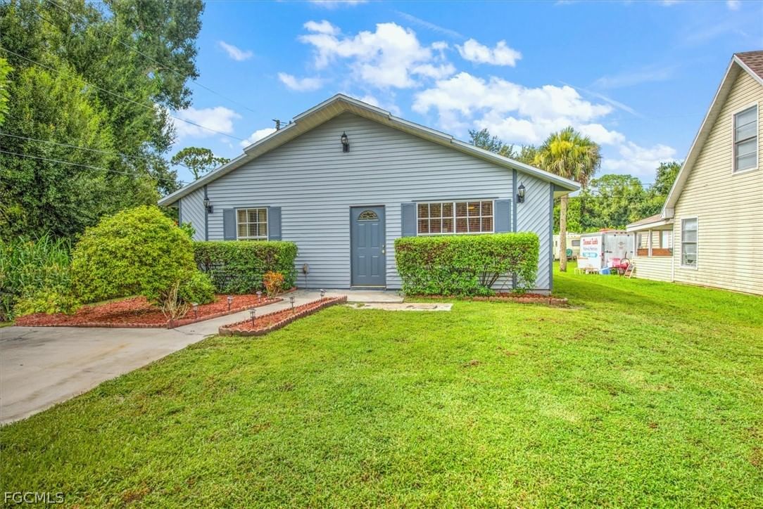 509 Capitol Street, North Fort Myers, FL 33903 photo 2