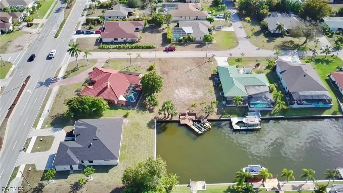 819 SE 33rd Terrace, Cape Coral, FL 33904 photo 3