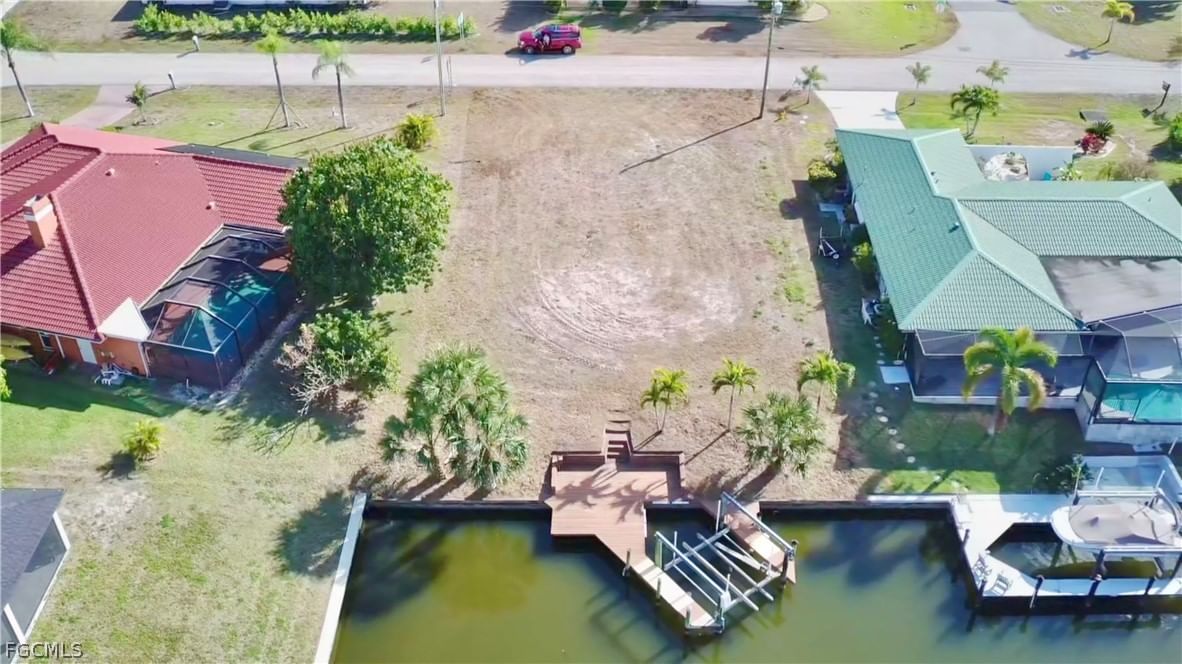 819 SE 33rd Terrace, Cape Coral, FL 33904 photo 5
