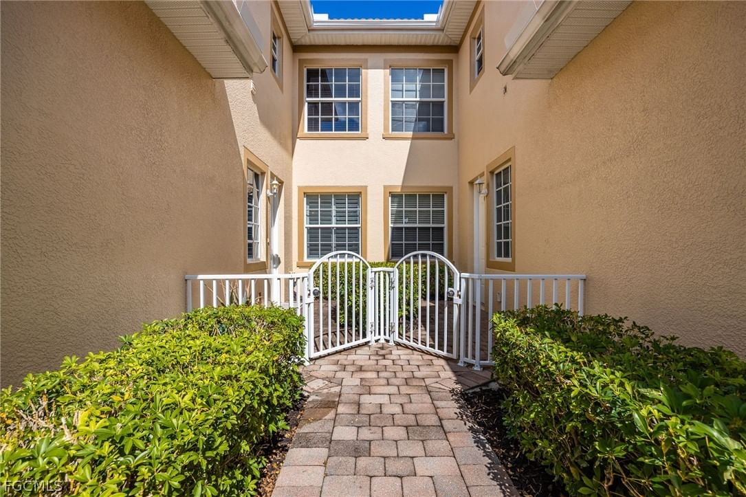 5550 Berkshire Drive #202, Fort Myers, FL 33912 photo 3