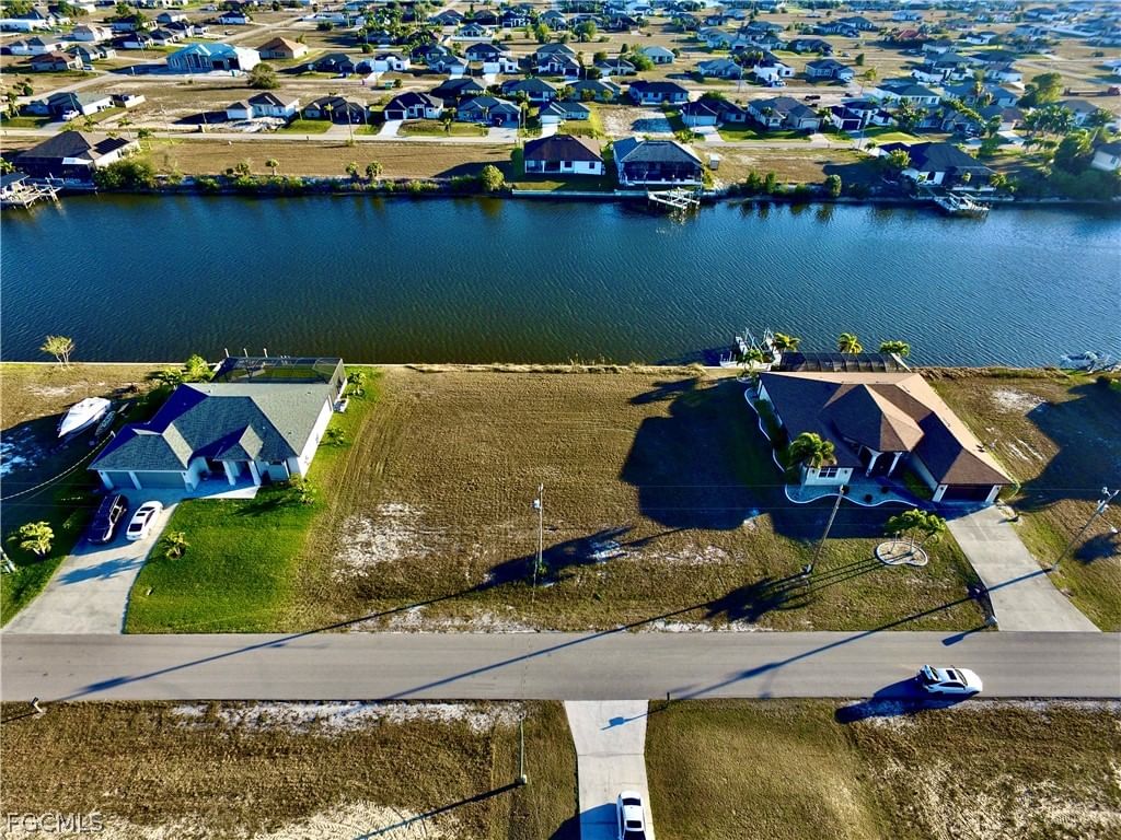 4220 NW 33rd Lane, Cape Coral, FL 33993 photo 4