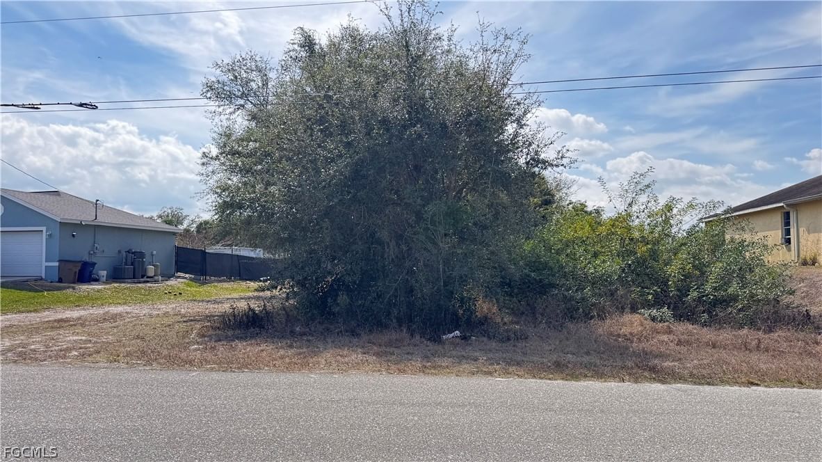 480 Redwing Street, Lehigh Acres, FL 33974 photo 2