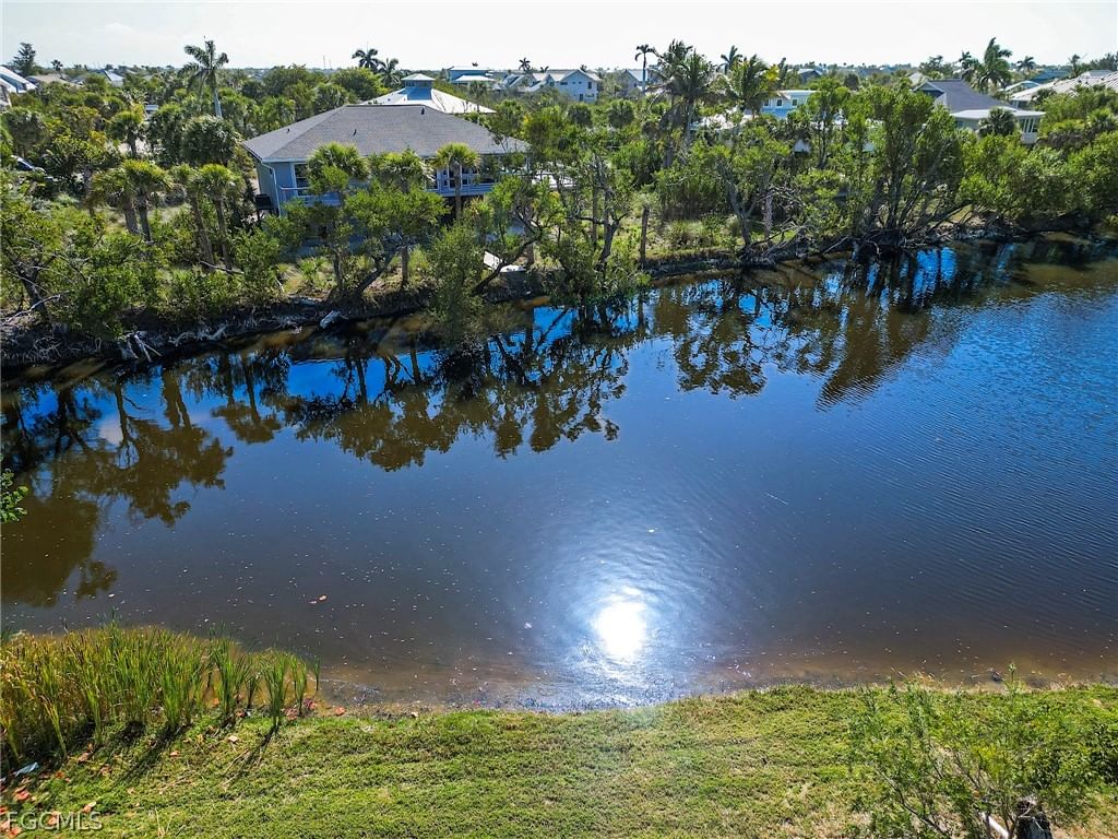 1016 Fish Crow Road, Sanibel, FL 33957 photo 3