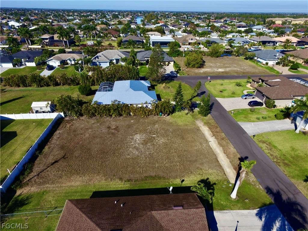 1910 SW 39th Terrace, Cape Coral, FL 33914 photo 5