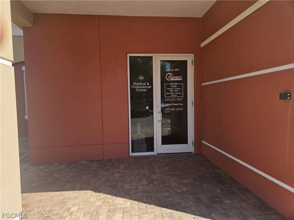 217 Del Prado Boulevard S, Cape Coral, FL 33990 photo 4
