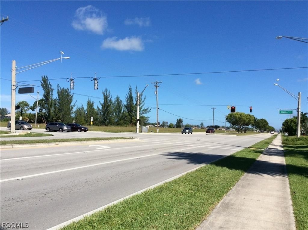 3706 Chiquita Boulevard S, Cape Coral, FL 33914 photo 2