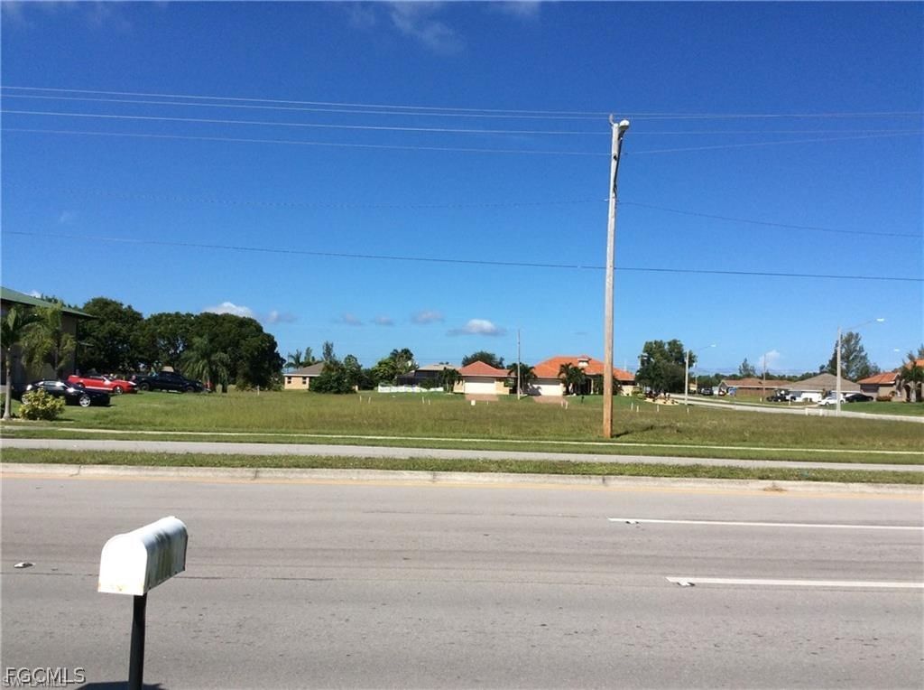 3706 Chiquita Boulevard S, Cape Coral, FL 33914 photo 3