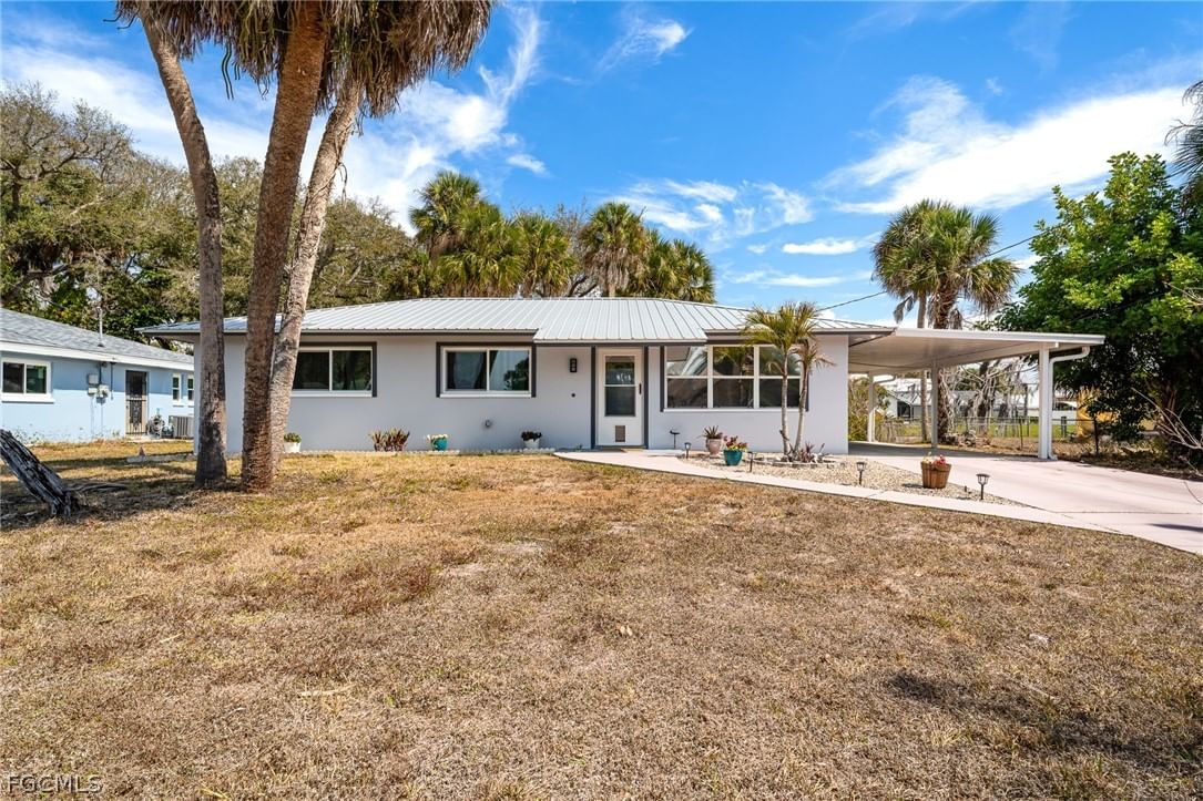 1006 April Lane, North Fort Myers, FL 33903 photo 2