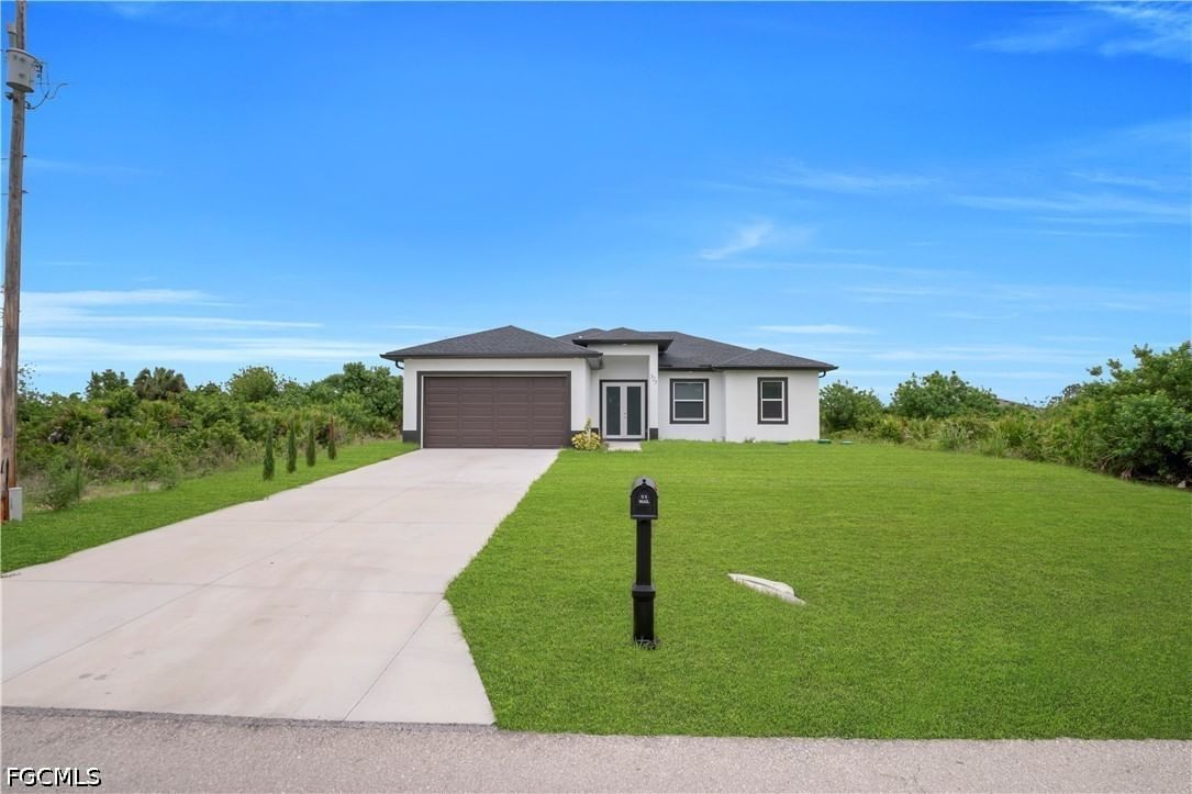325 Paulcrest Avenue, Lehigh Acres, FL 33974 photo 2
