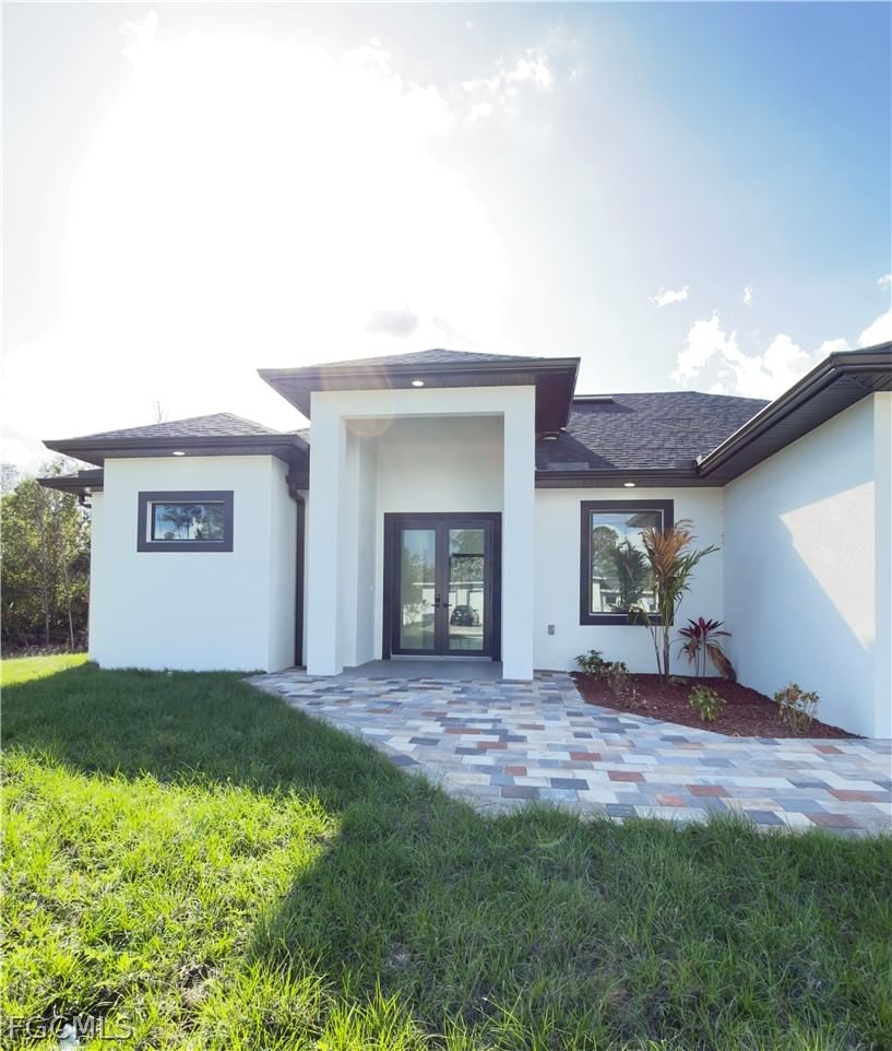 913 Glenn Avenue, Lehigh Acres, FL 33972 photo 2