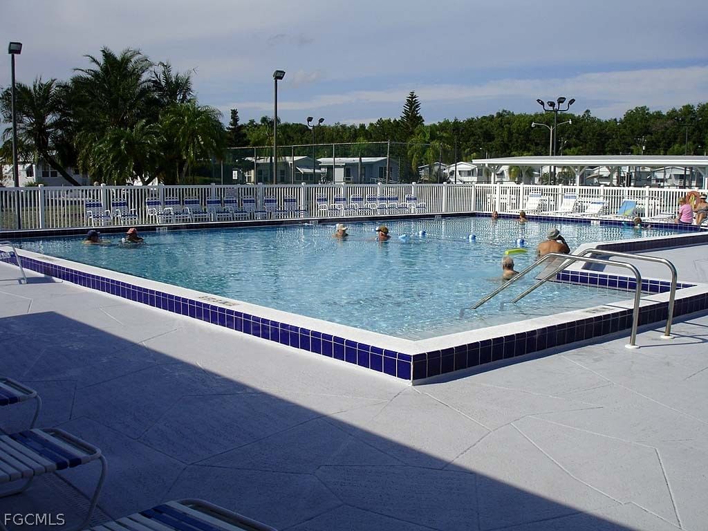 6 Fountain View Boulevard, North Fort Myers, FL 33903 photo 4