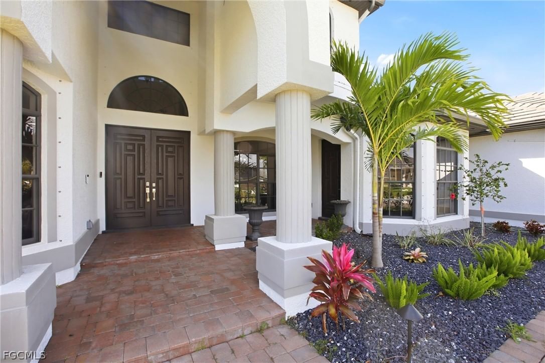 2104 NE 9th Place, Cape Coral, FL 33909 photo 3