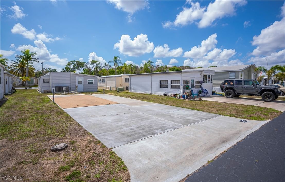 25 La Fonda Lane, North Fort Myers, FL 33903 photo 2
