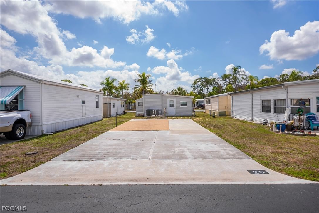 25 La Fonda Lane, North Fort Myers, FL 33903 photo 3