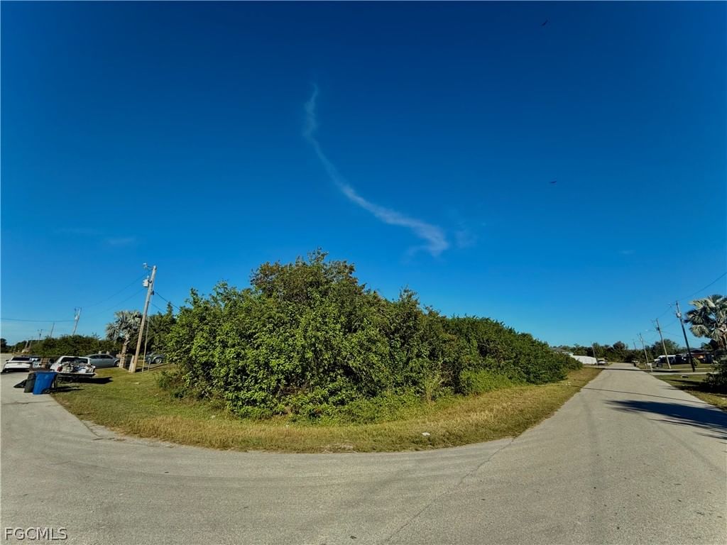 533 Morris Tyler Avenue, Lehigh Acres, FL 33974 photo 2